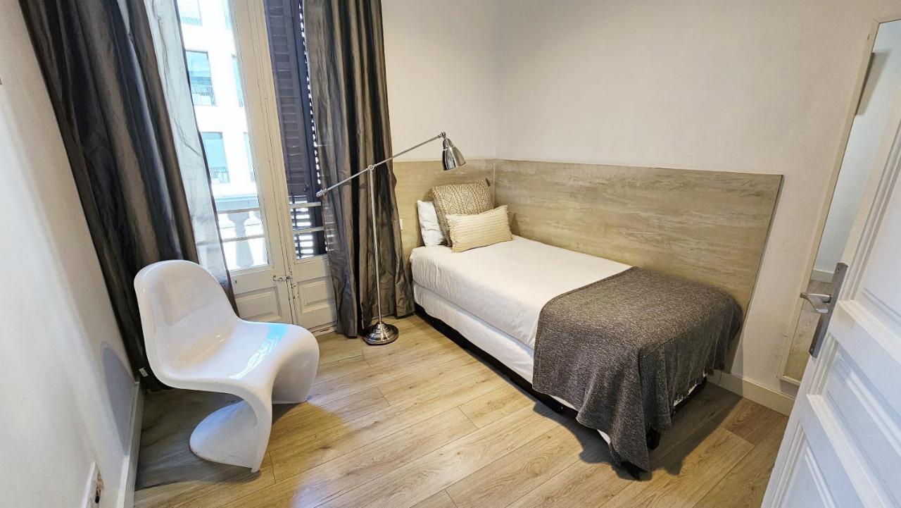 Click&Flat Seneca Suites Barcelona Buitenkant foto