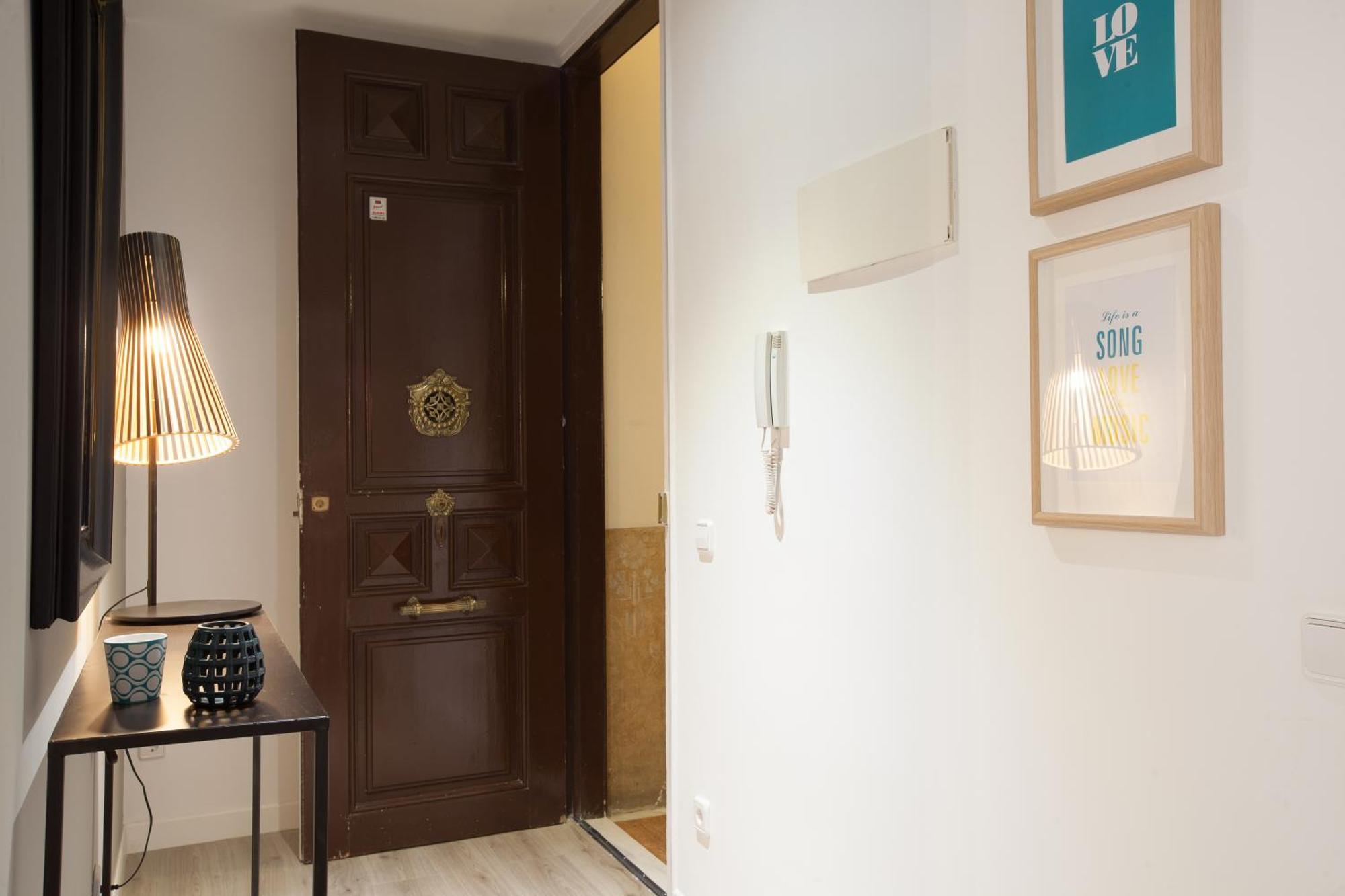 Click&Flat Seneca Suites Barcelona Buitenkant foto