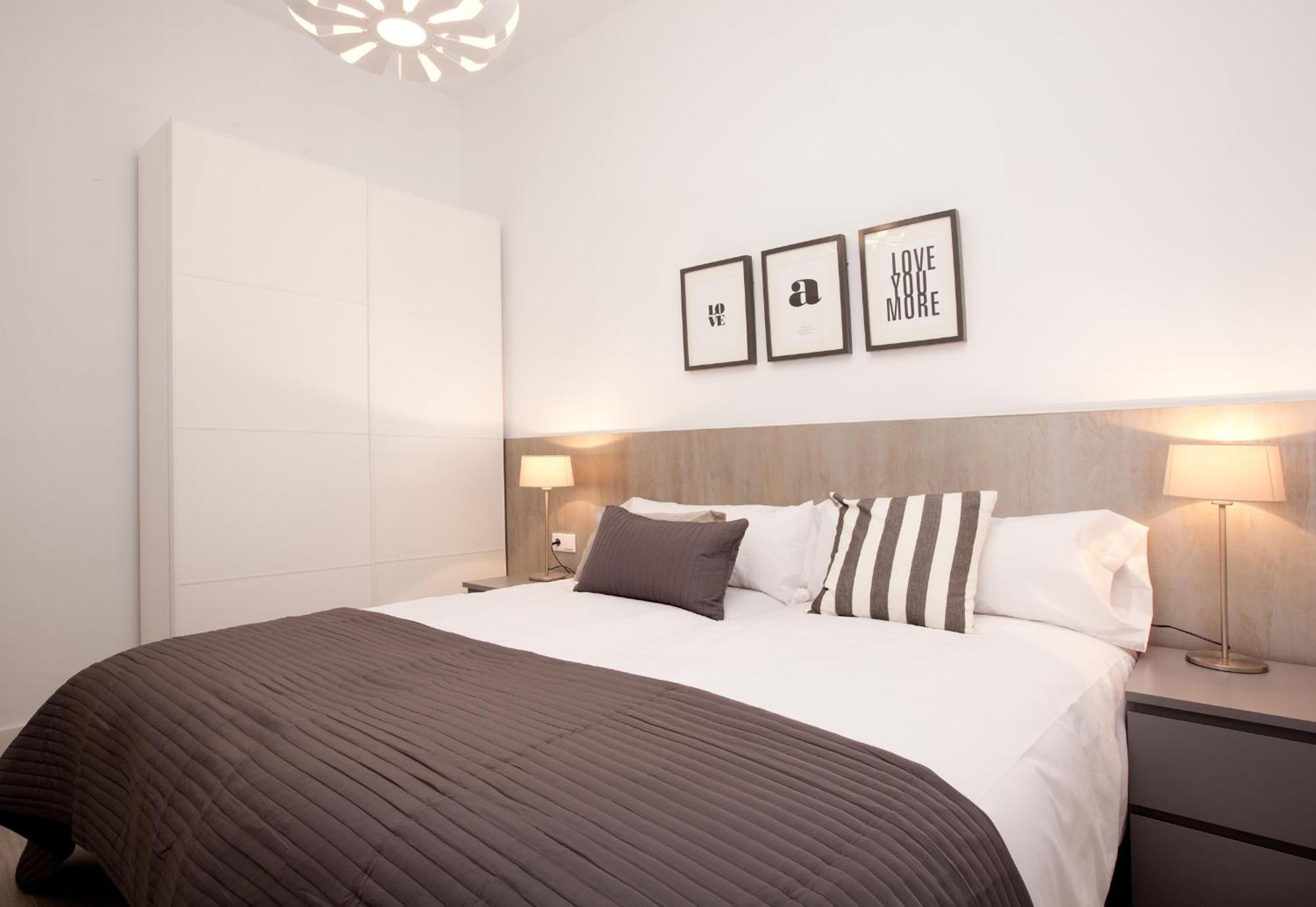 Click&Flat Seneca Suites Barcelona Kamer foto