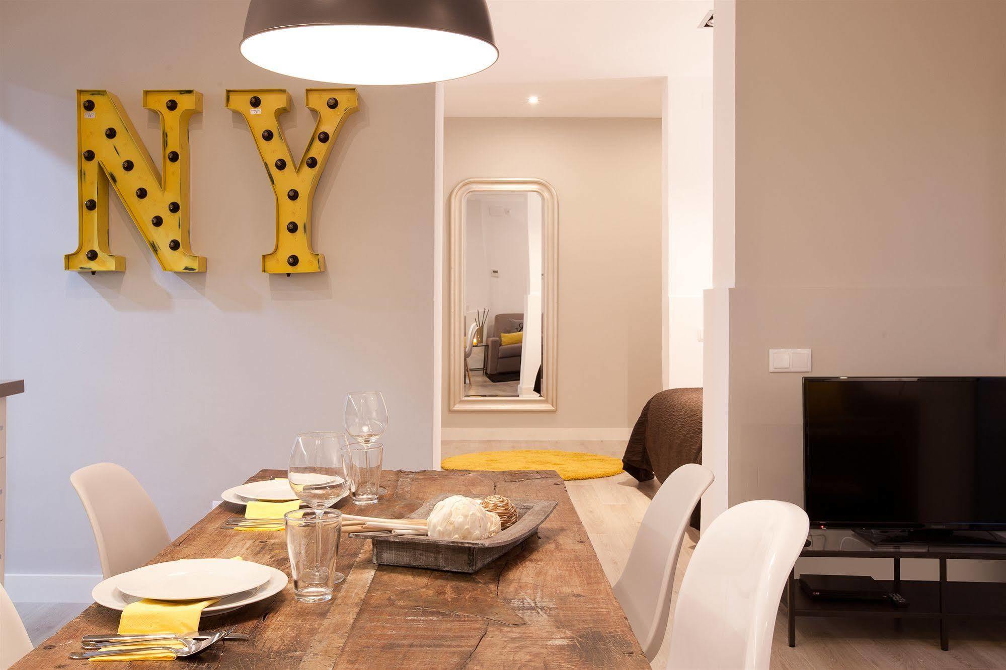 Click&Flat Seneca Suites Barcelona Buitenkant foto