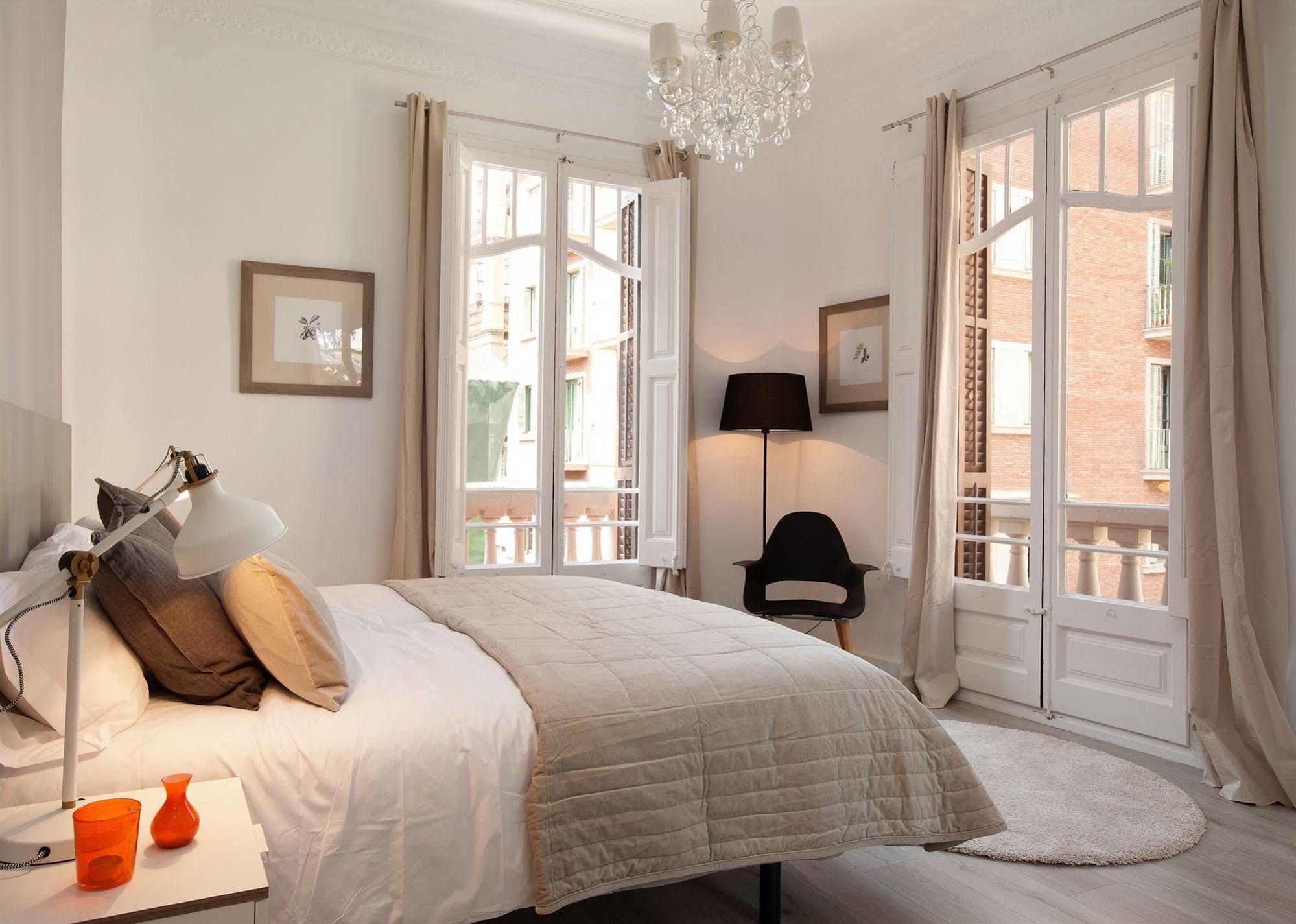 Click&Flat Seneca Suites Barcelona Buitenkant foto
